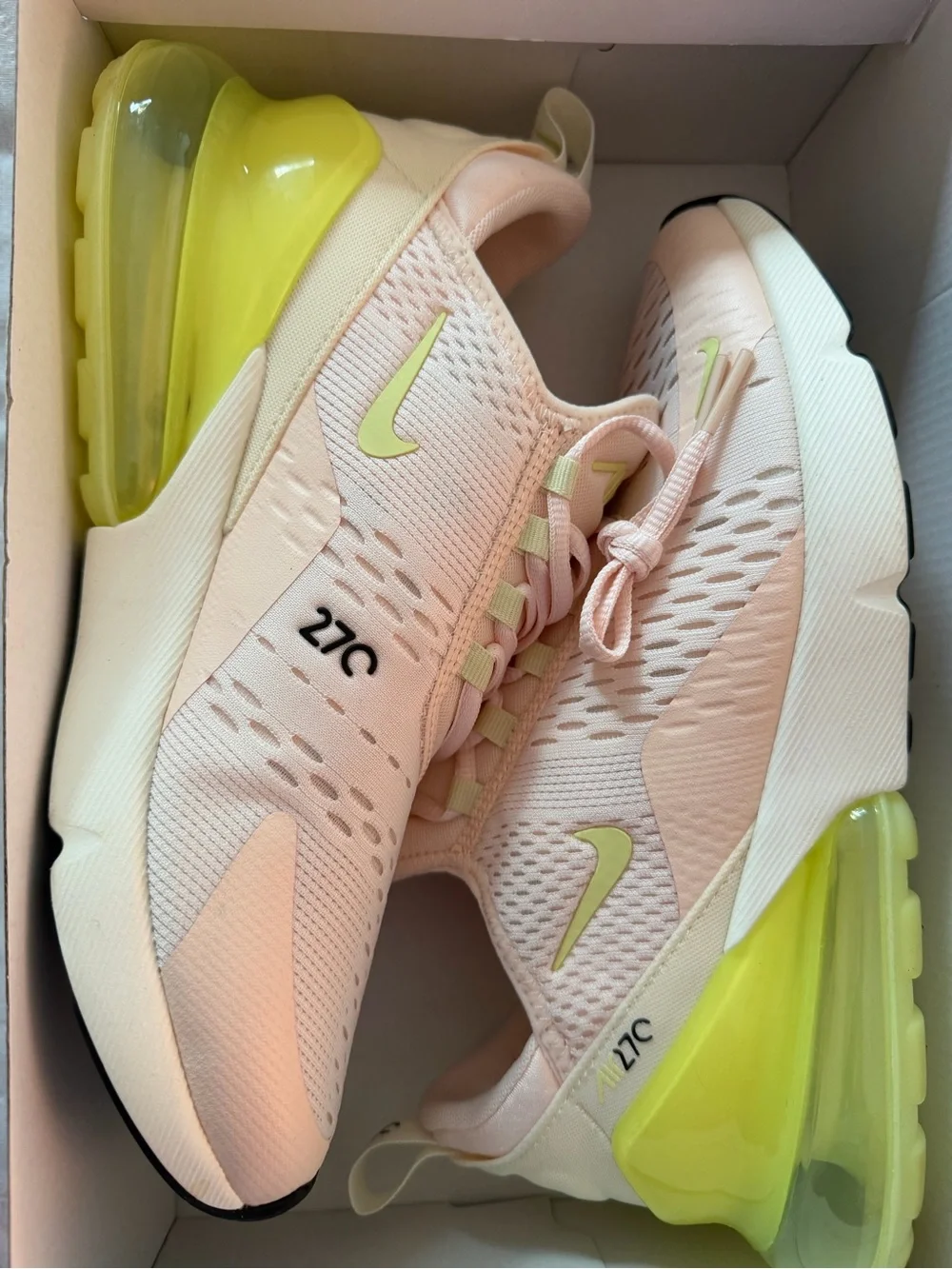 Nike Air Max 270. Women’s 9